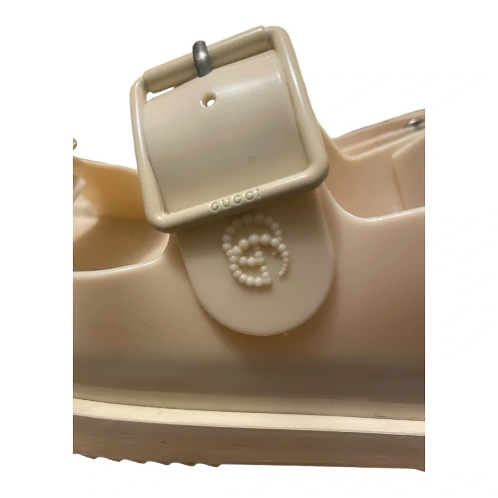 Gucci Women's Isla Double G Logo Rubber Sandals Dusty White Size 38 US 8